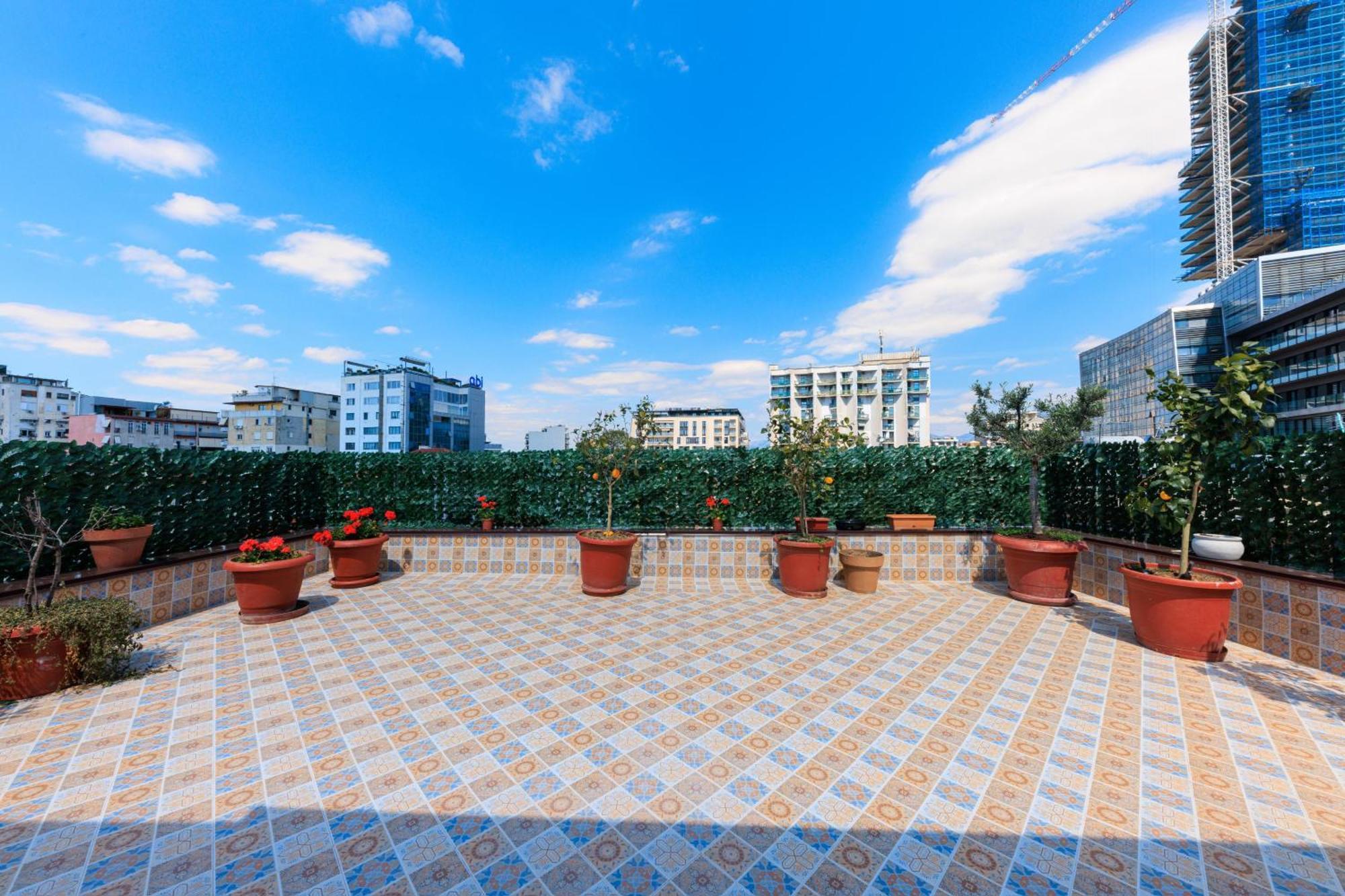 Syncron Centre Skyline Rooftop Tirana Apartments Luaran gambar